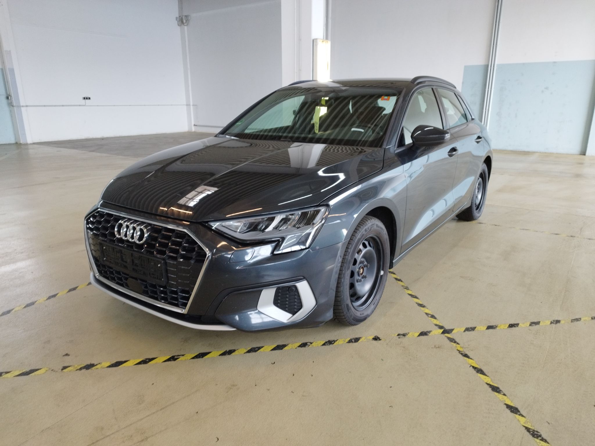 Foto 4 de Audi A3 2024 en venta en CSV Motor VALDEFUENTES · color Gris