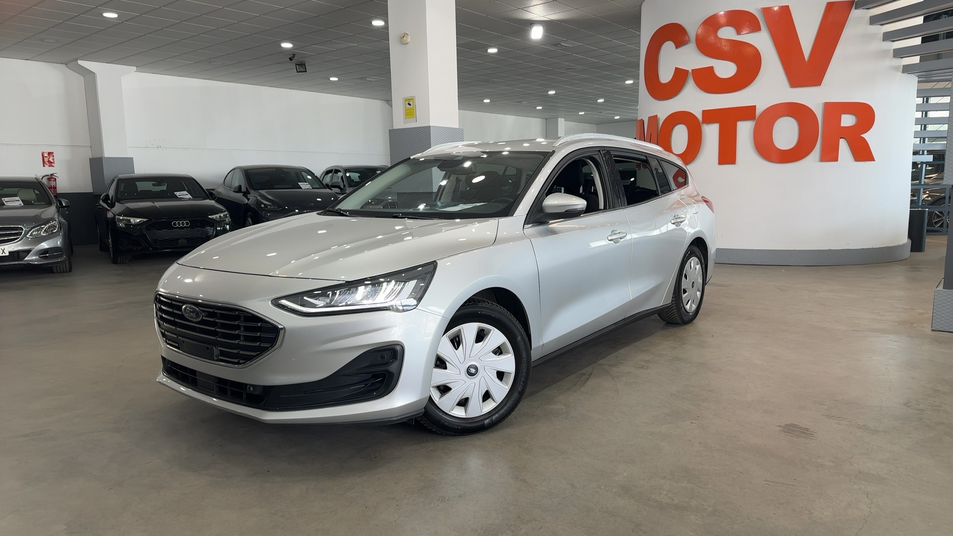 Foto 2 de Ford Focus Familiar 2024 en venta en CSV Motor VALDEFUENTES · color Gris Lunaire (Metalizado)