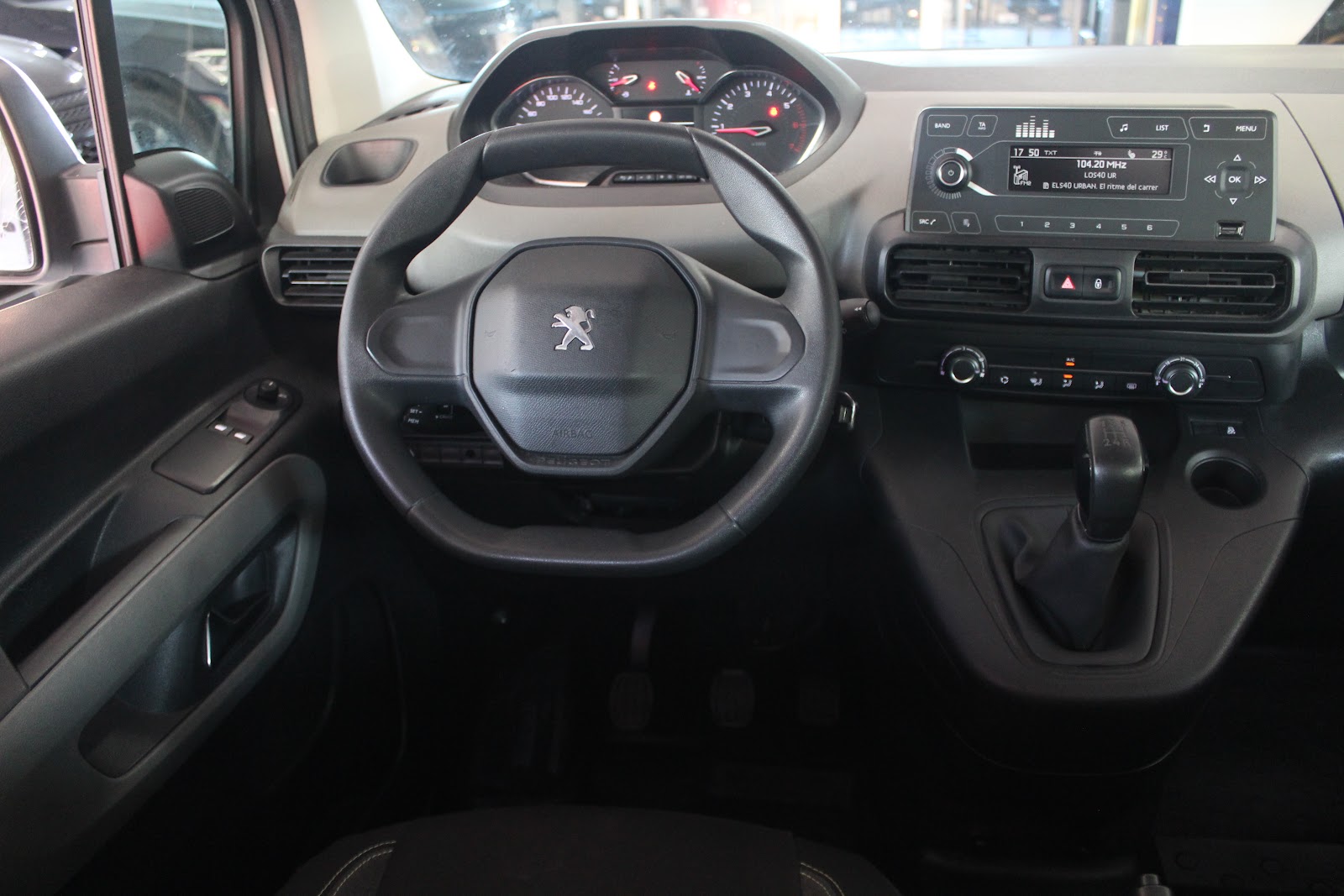 Foto 10 de PEUGEOT RIFTER 2020 en venta en CSV Motor VALDEFUENTES