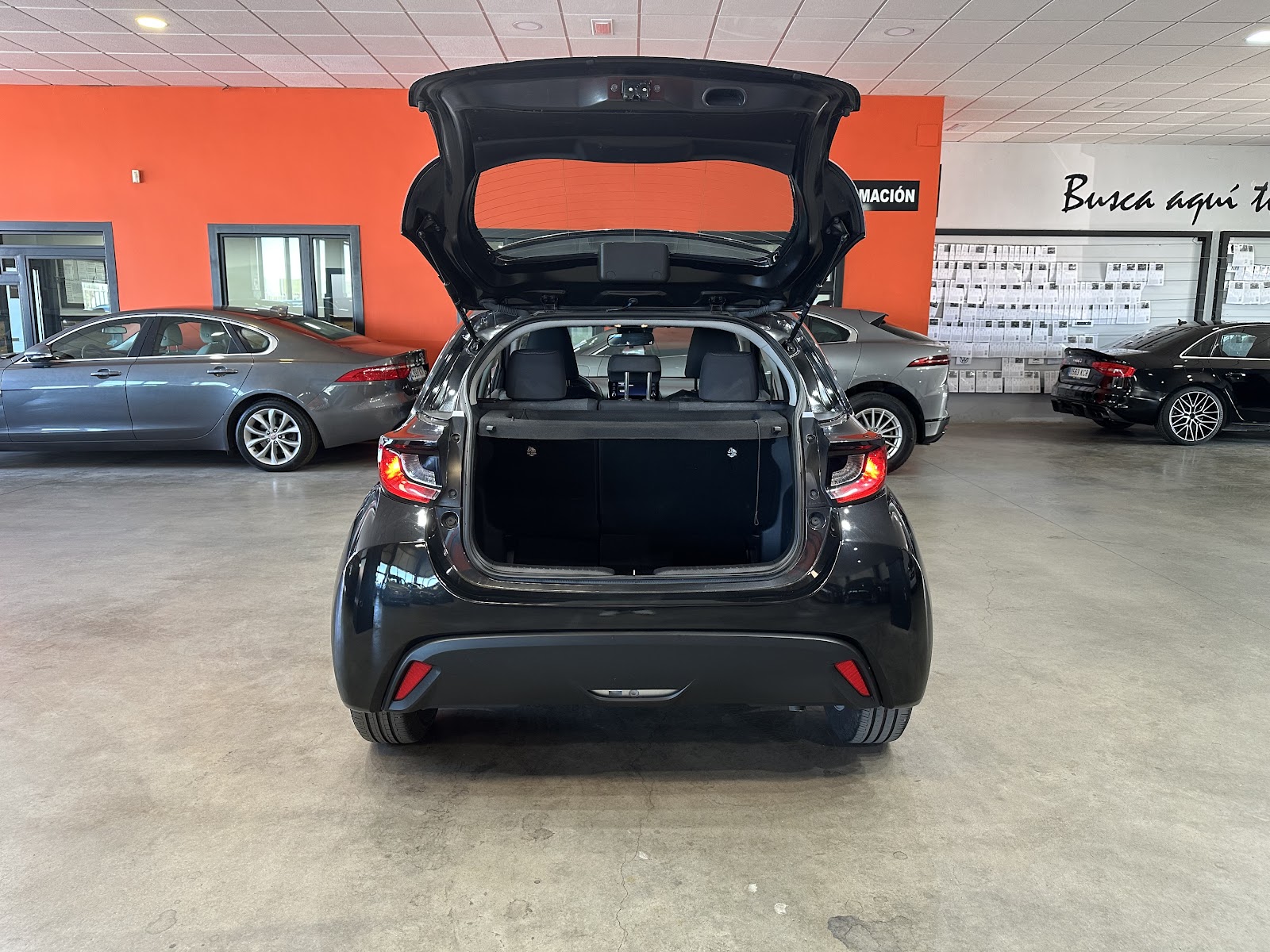 Foto 8 de MAZDA 2 2023 en venta en CSV Motor VALDEFUENTES