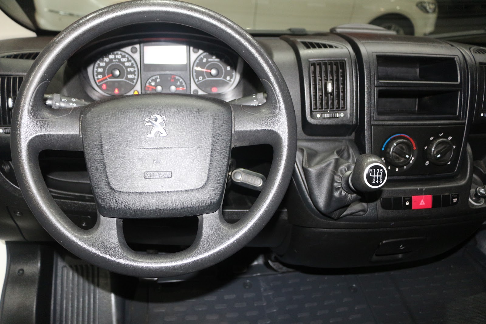 Foto 7 de PEUGEOT BOXER 2016 en venta en CSV Motor VALDEFUENTES