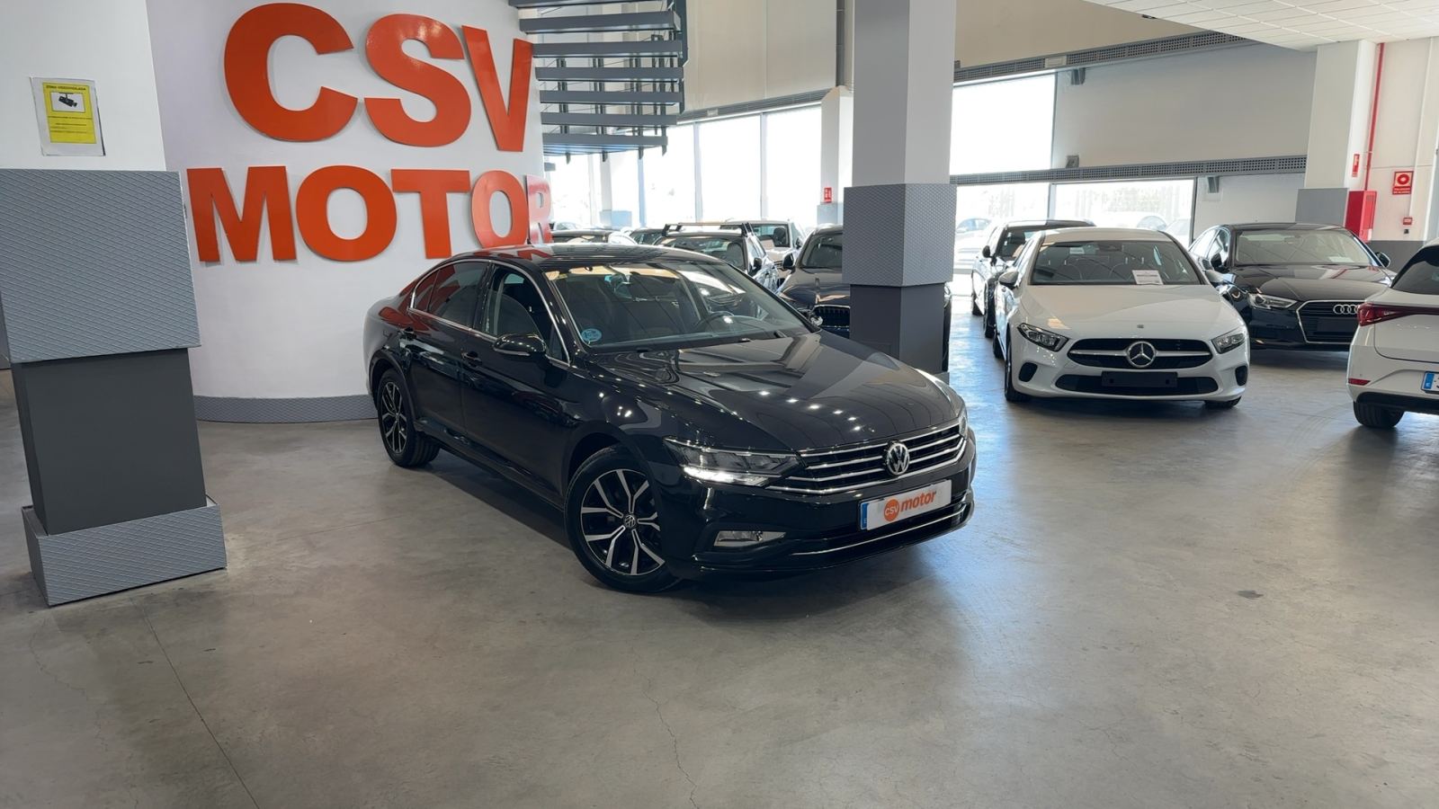 VOLKSWAGEN PASSAT — vista 3/4 delantera derecha | CSV Motor VALDEFUENTES