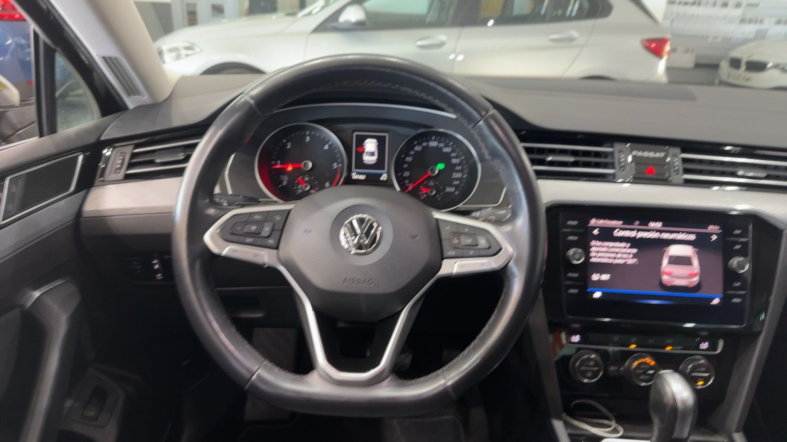 VOLKSWAGEN PASSAT — detalle del volante | CSV Motor VALDEFUENTES