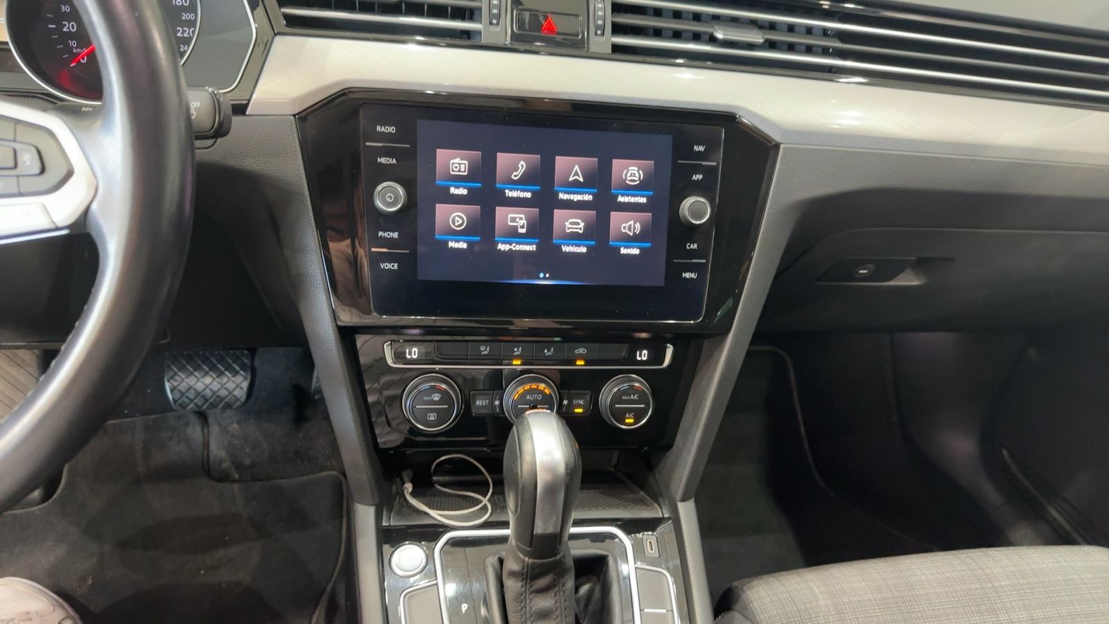 VOLKSWAGEN PASSAT — pantalla multimedia | CSV Motor VALDEFUENTES