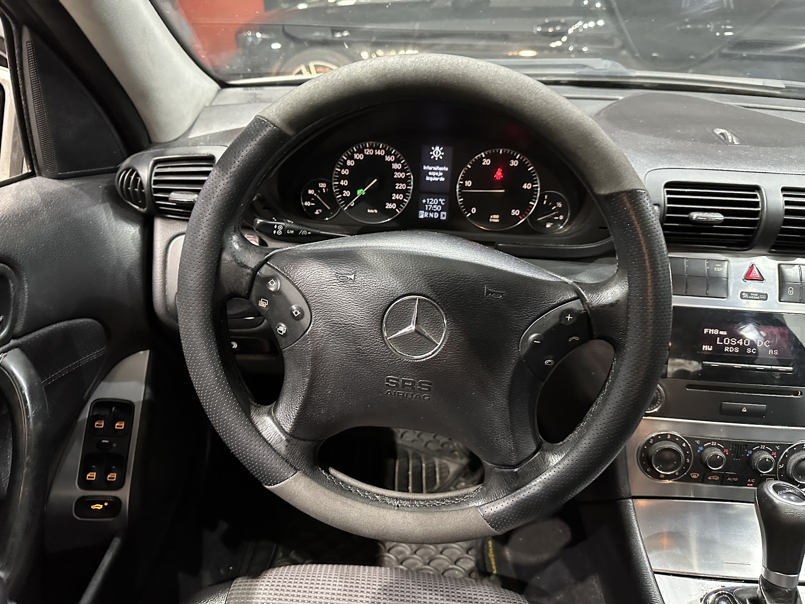Foto 12 de MERCEDES-BENZ CLASE C 2006 en venta en CSV Motor VALDEFUENTES