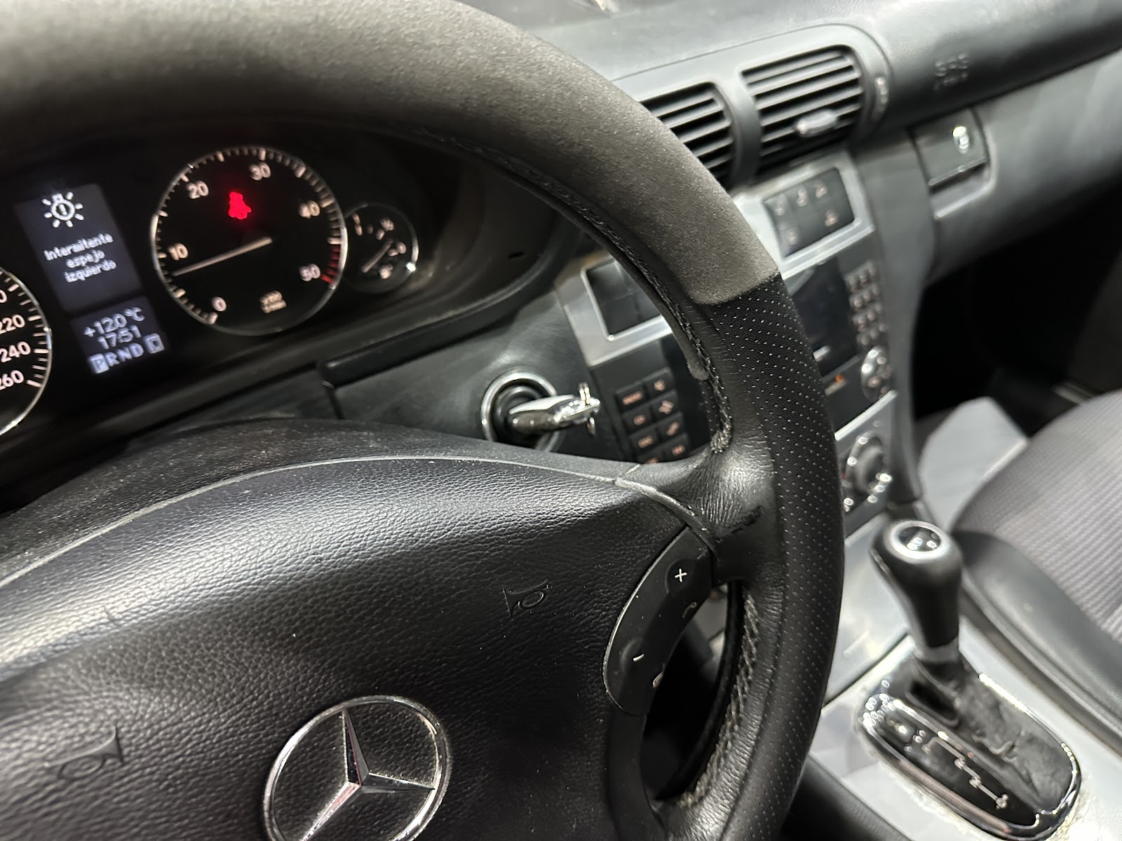 Foto 17 de MERCEDES-BENZ CLASE C 2006 en venta en CSV Motor VALDEFUENTES