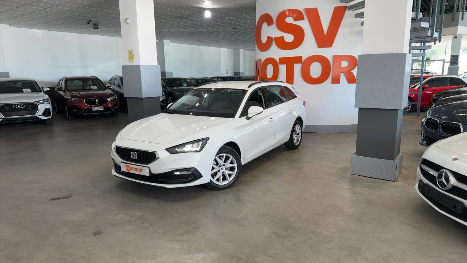 SEAT LEON — vista 3/4 delantera izquierda | CSV Motor BARCELONA