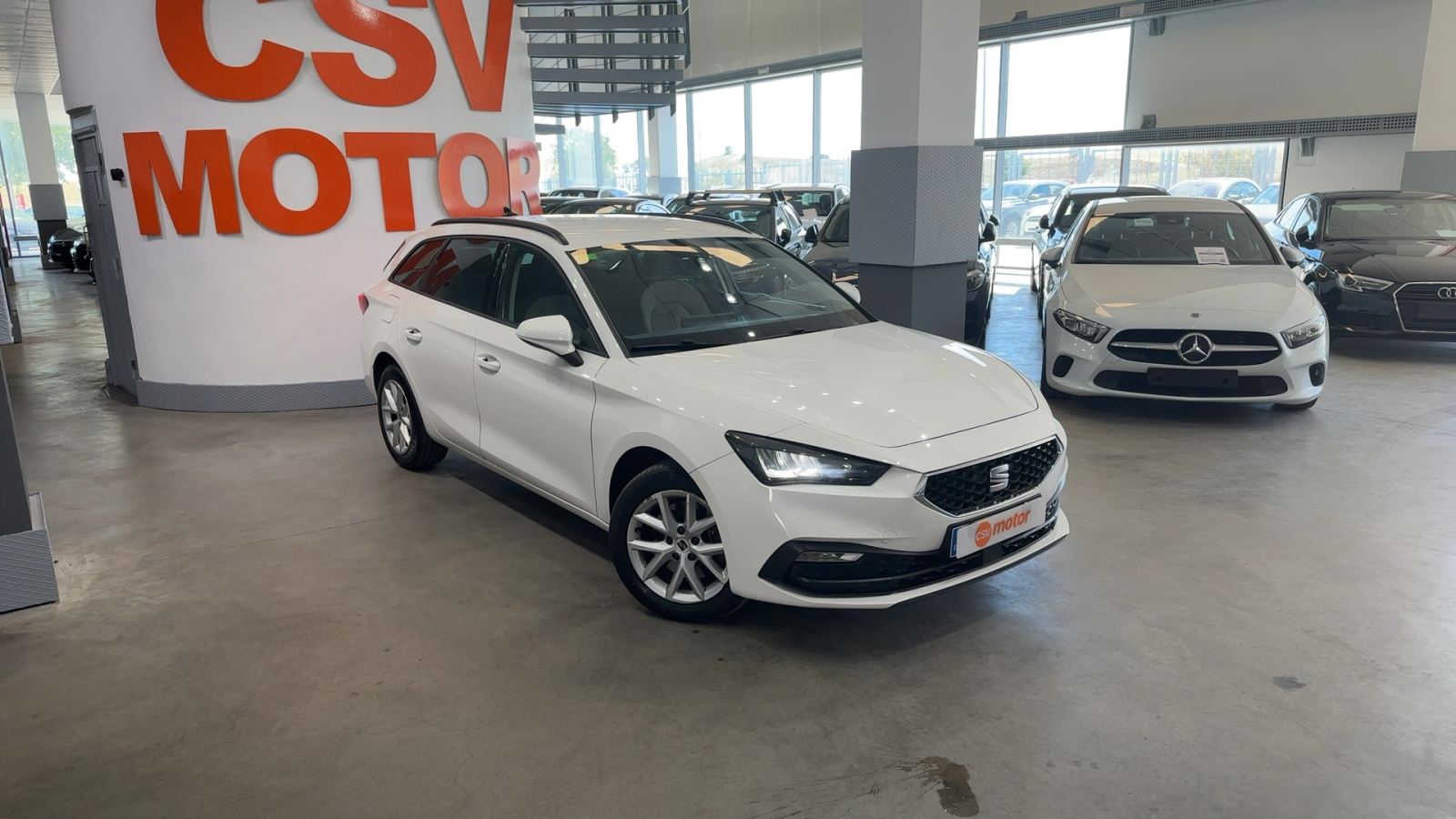 SEAT LEON — vista 3/4 delantera derecha | CSV Motor BARCELONA