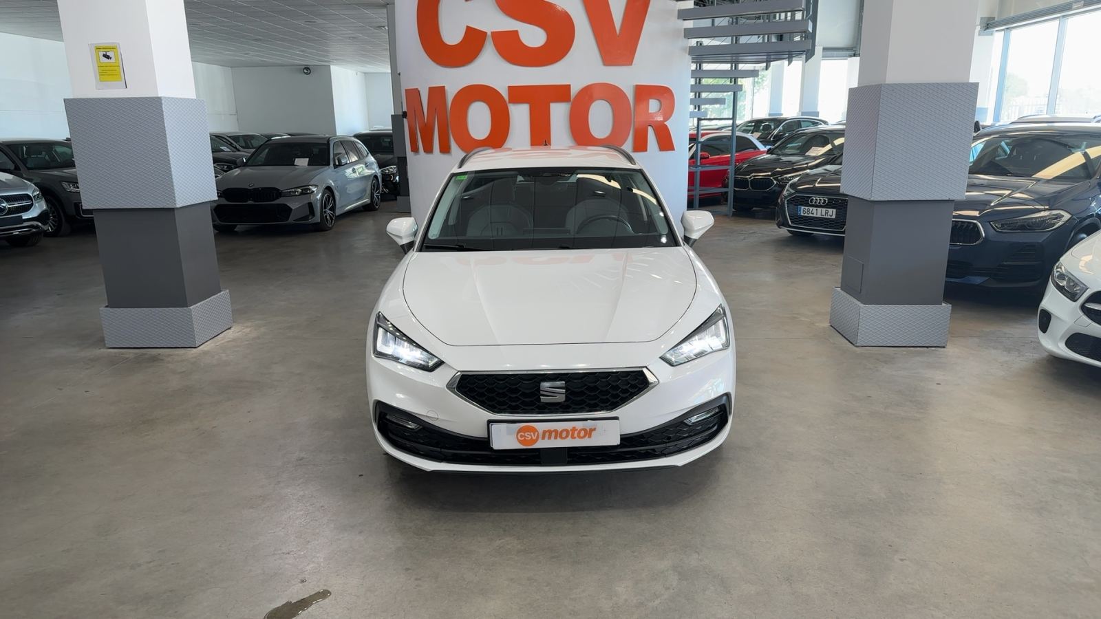 SEAT LEON — detalle frontal | CSV Motor BARCELONA