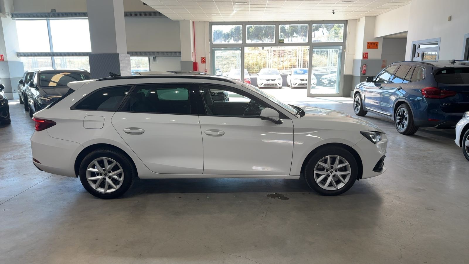 SEAT LEON — perfil lateral derecho | CSV Motor BARCELONA