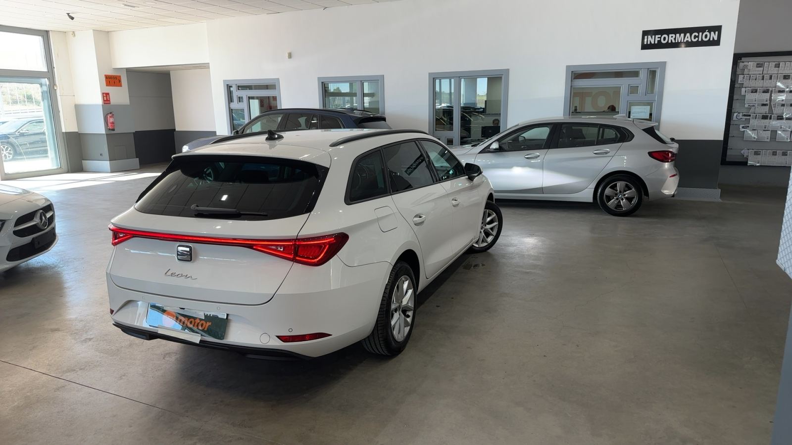 SEAT LEON — vista 3/4 trasera derecha | CSV Motor BARCELONA
