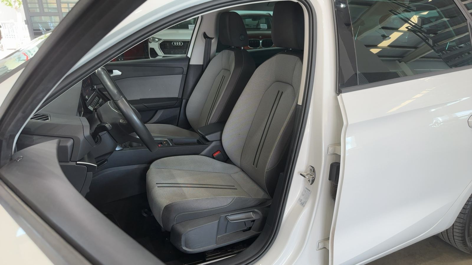 SEAT LEON — interior asientos delanteros | CSV Motor BARCELONA