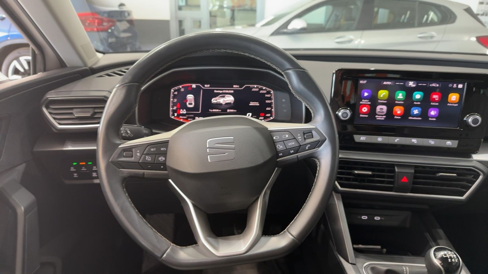 SEAT LEON — detalle del volante | CSV Motor BARCELONA