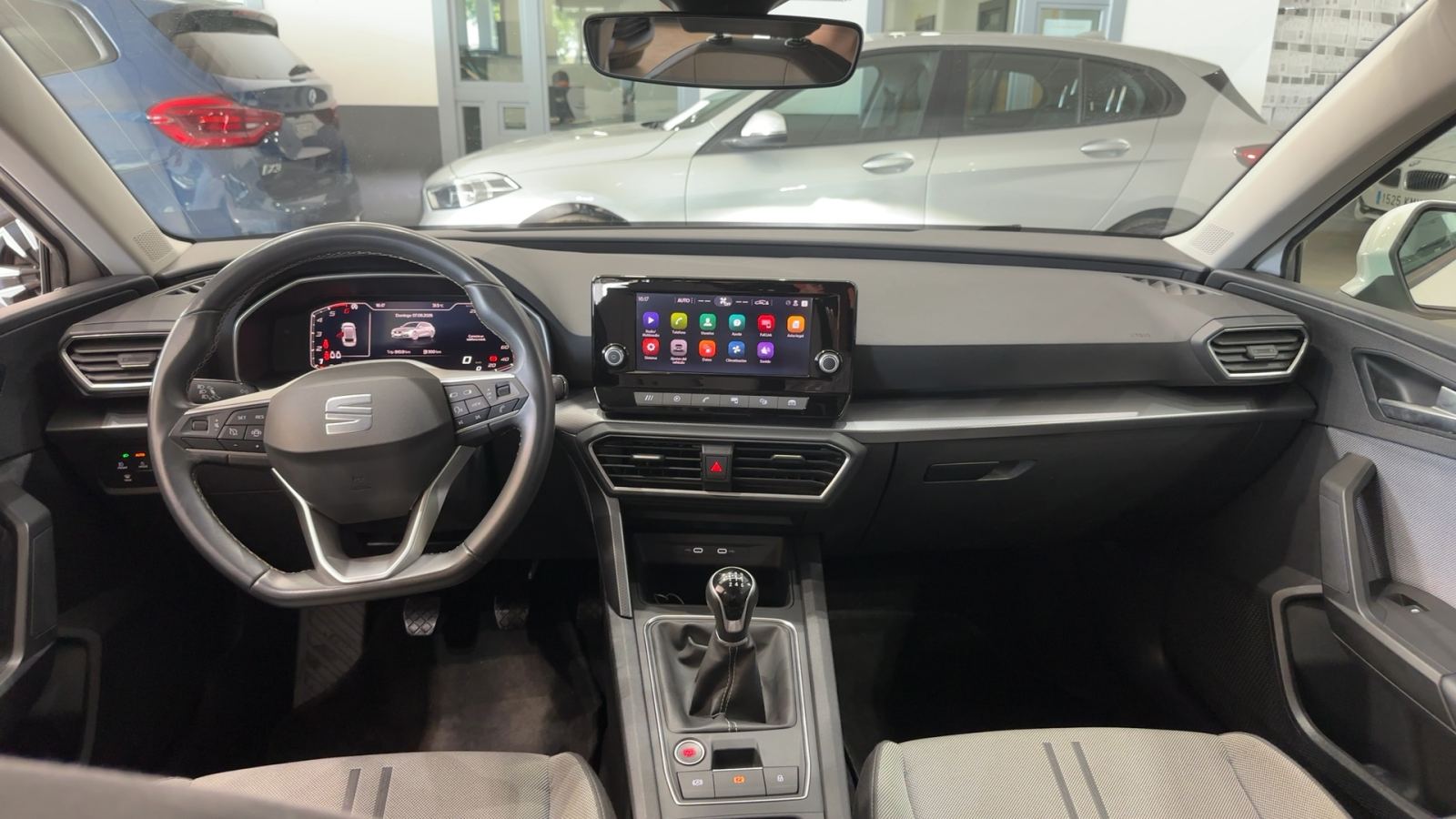 SEAT LEON — salpicadero y consola central | CSV Motor BARCELONA