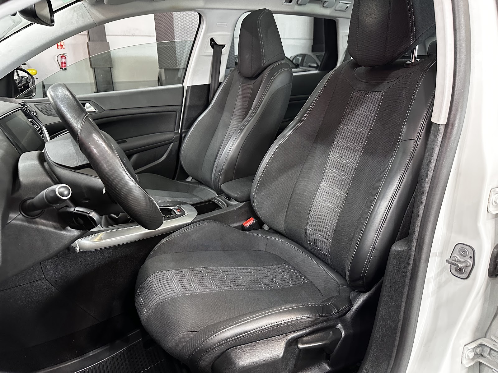 Foto 9 de PEUGEOT NUEVO 308 SW ALLURE 1 2017 en venta en CSV Motor VALDEFUENTES