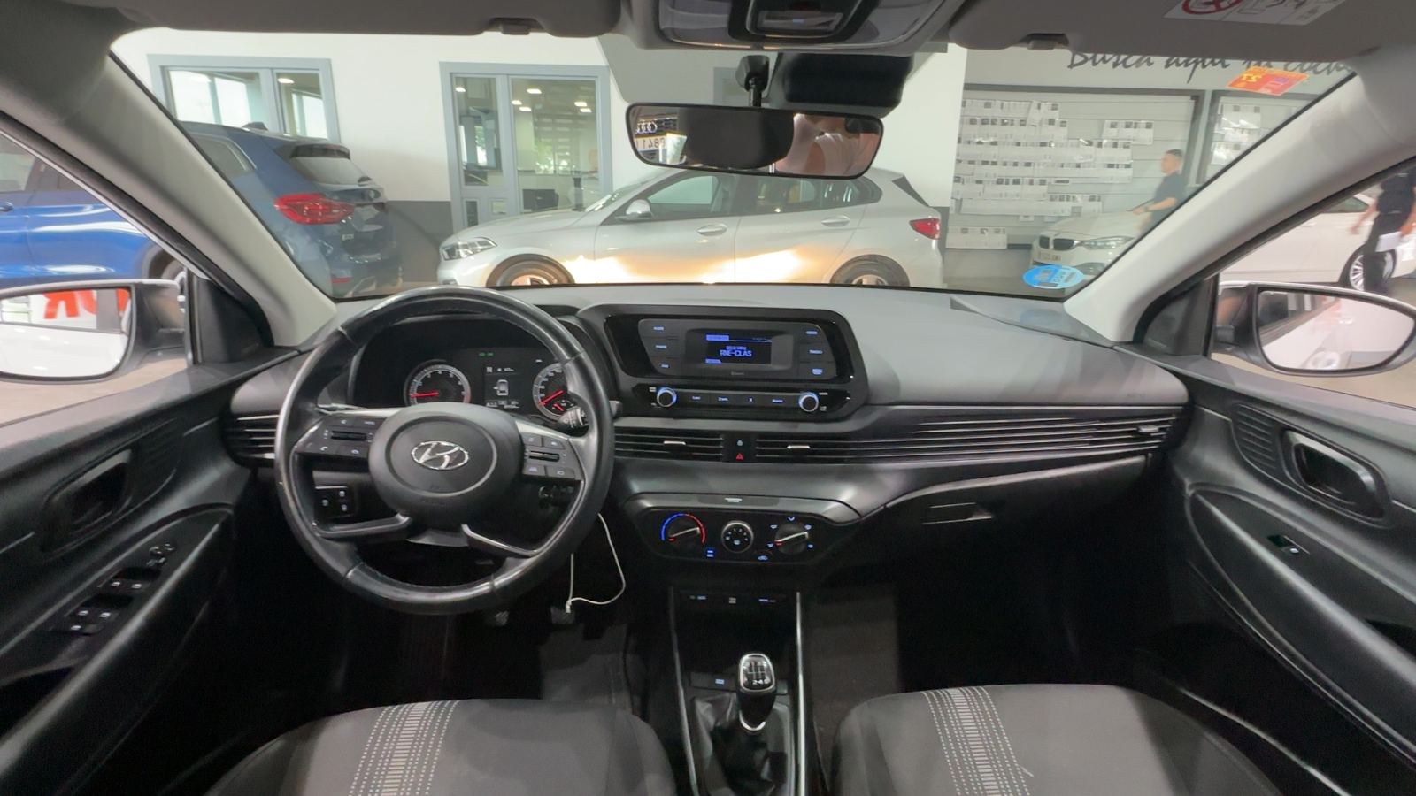 HYUNDAI I20 — salpicadero y consola central | CSV Motor VALDEFUENTES