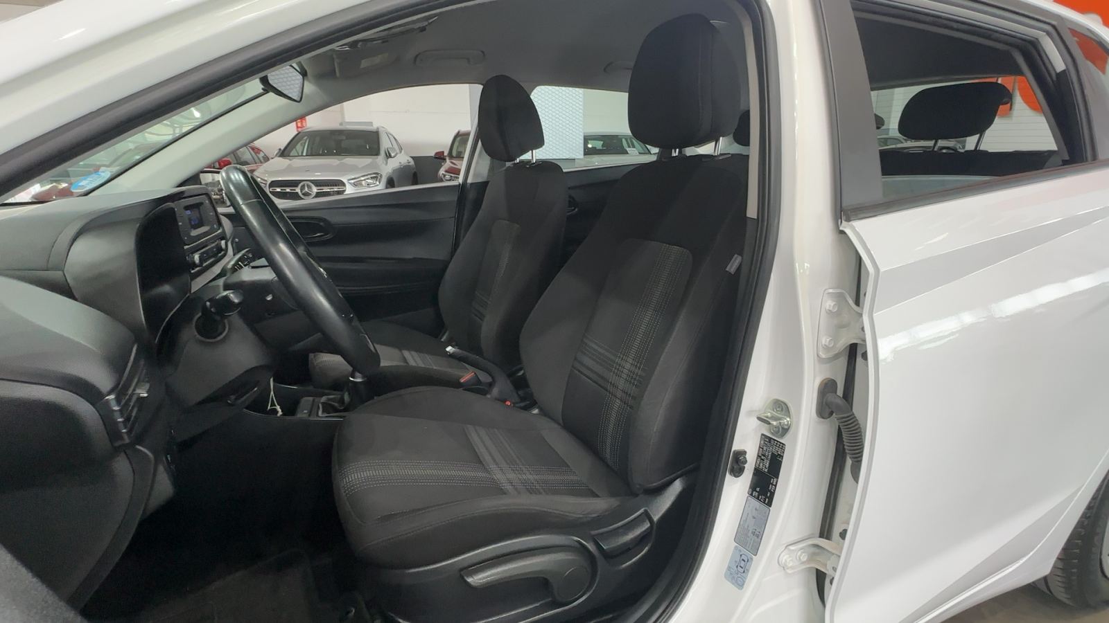 HYUNDAI I20 — interior asientos delanteros | CSV Motor VALDEFUENTES