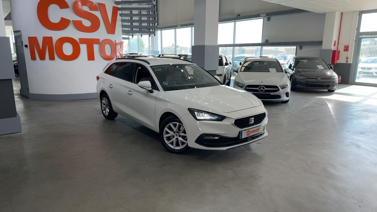 SEAT LEON — vista 3/4 delantera derecha | CSV Motor VALDEFUENTES