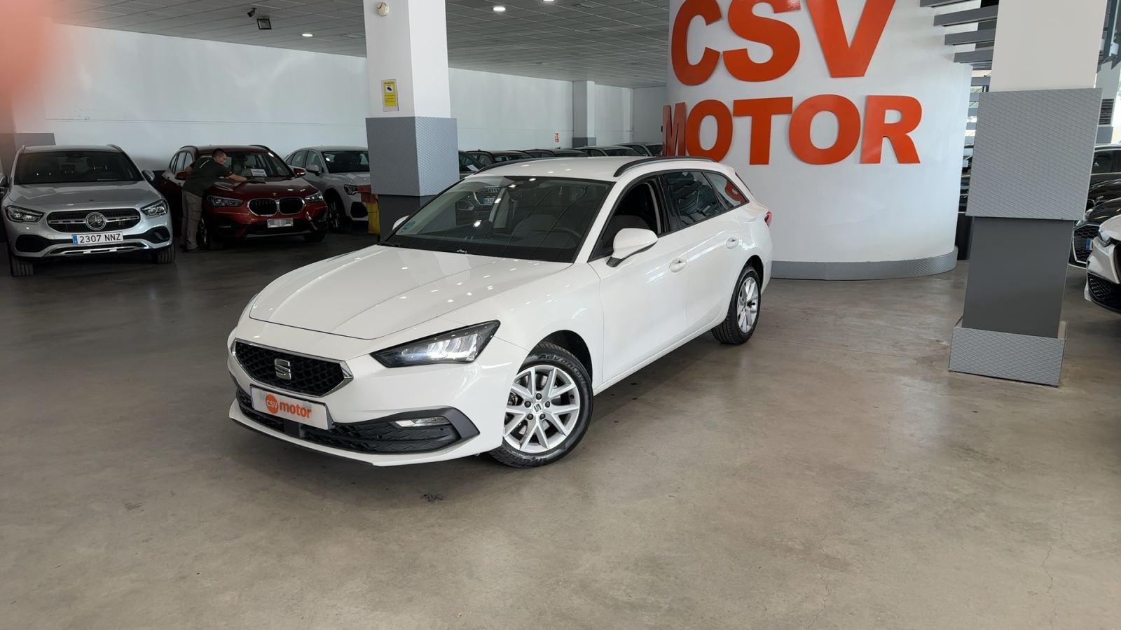 SEAT LEON — vista 3/4 delantera izquierda | CSV Motor VALDEFUENTES