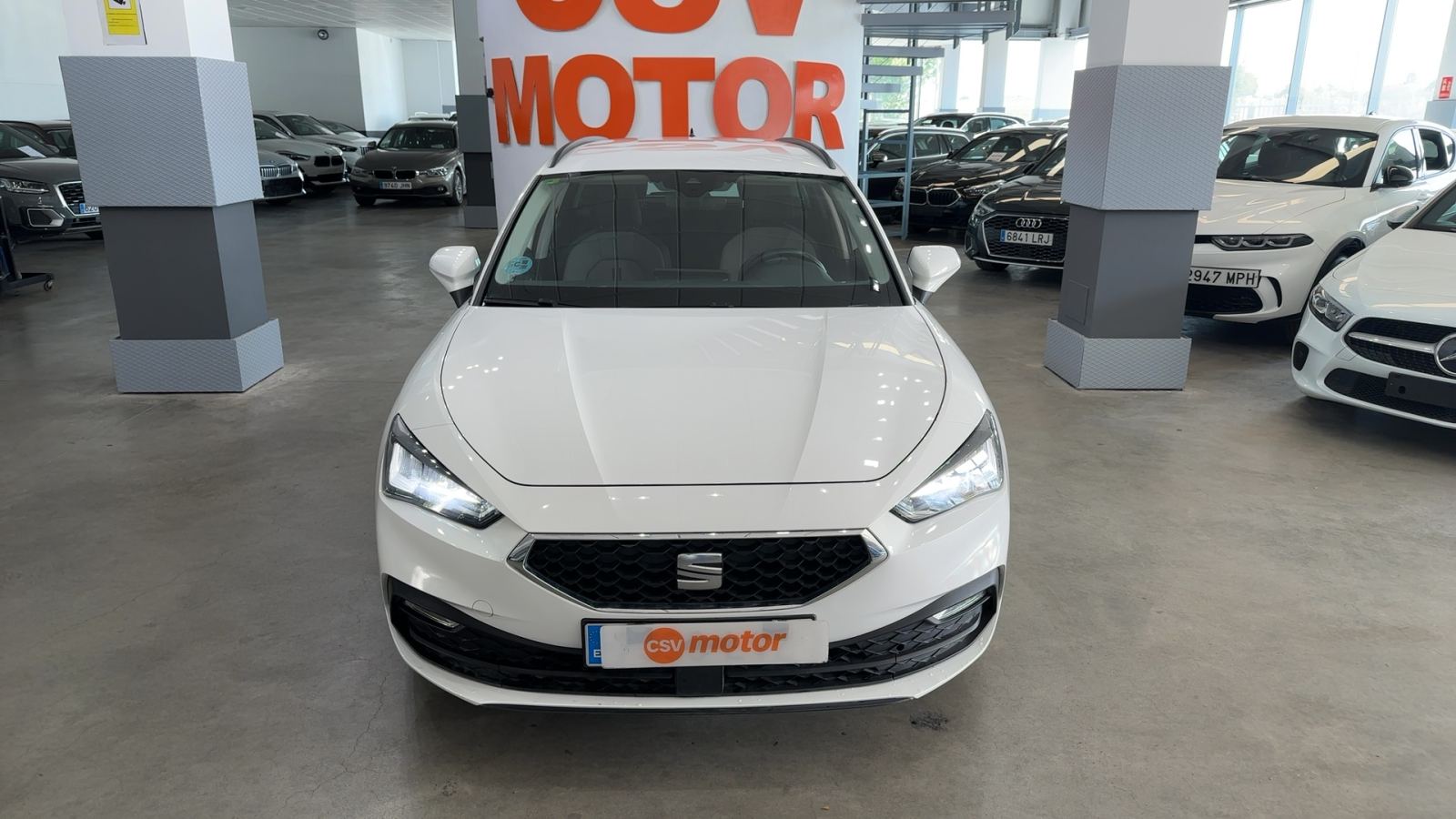 SEAT LEON — detalle frontal | CSV Motor VALDEFUENTES