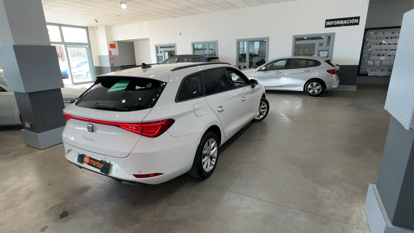 SEAT LEON — vista 3/4 trasera derecha | CSV Motor VALDEFUENTES