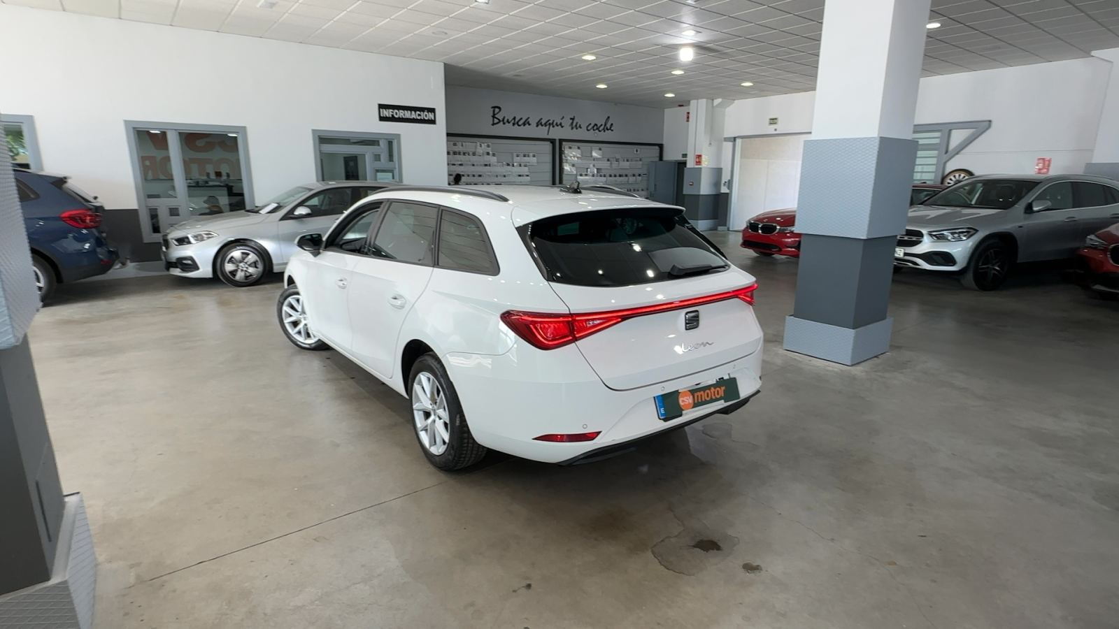 SEAT LEON — vista 3/4 trasera izquierda | CSV Motor VALDEFUENTES