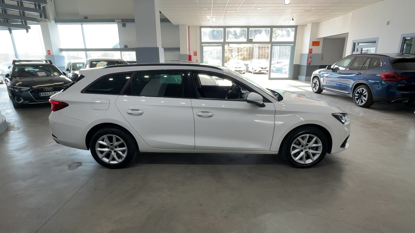 SEAT LEON — perfil lateral derecho | CSV Motor VALDEFUENTES
