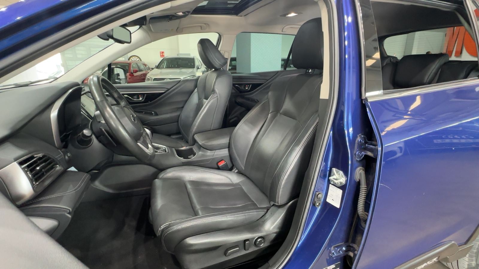 SUBARU OUTBACK — interior asientos delanteros | CSV Motor VALDEFUENTES
