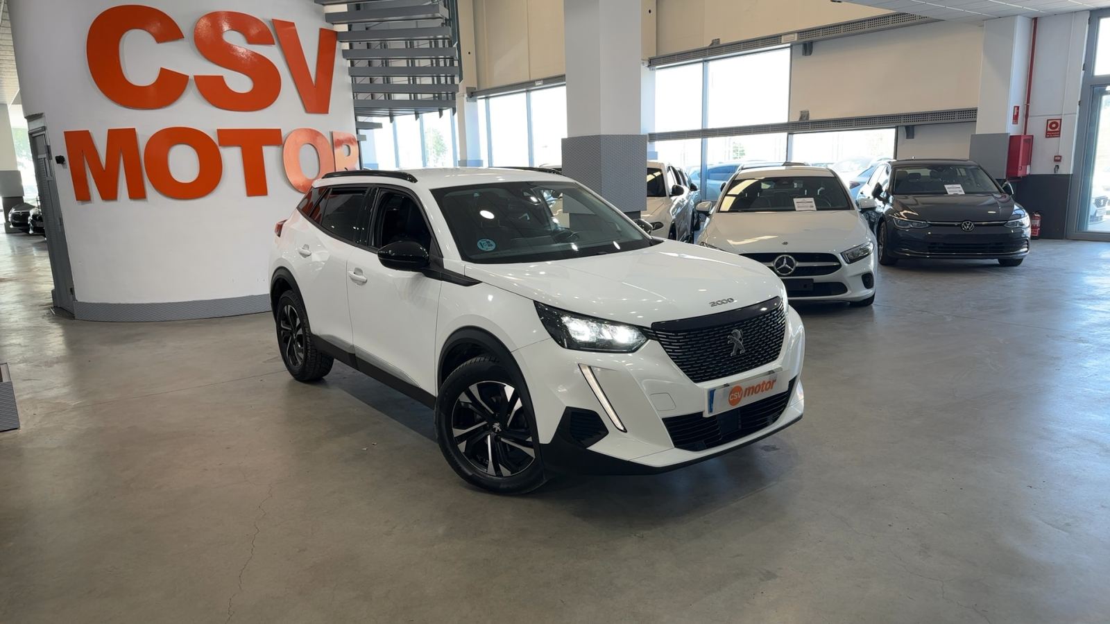 PEUGEOT 2008 — vista 3/4 delantera derecha | CSV Motor VALDEFUENTES