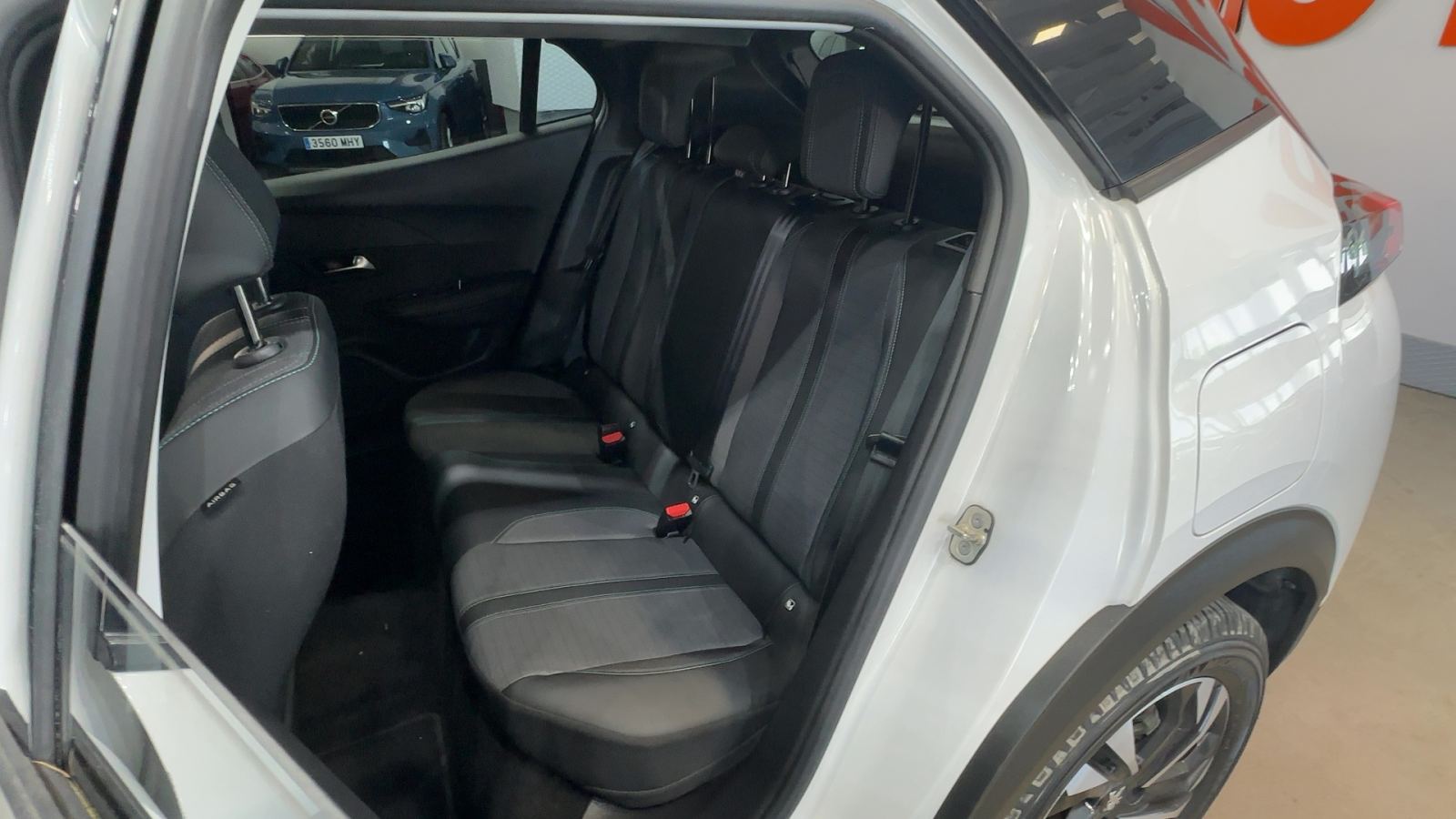 PEUGEOT 2008 — interior asientos traseros | CSV Motor VALDEFUENTES