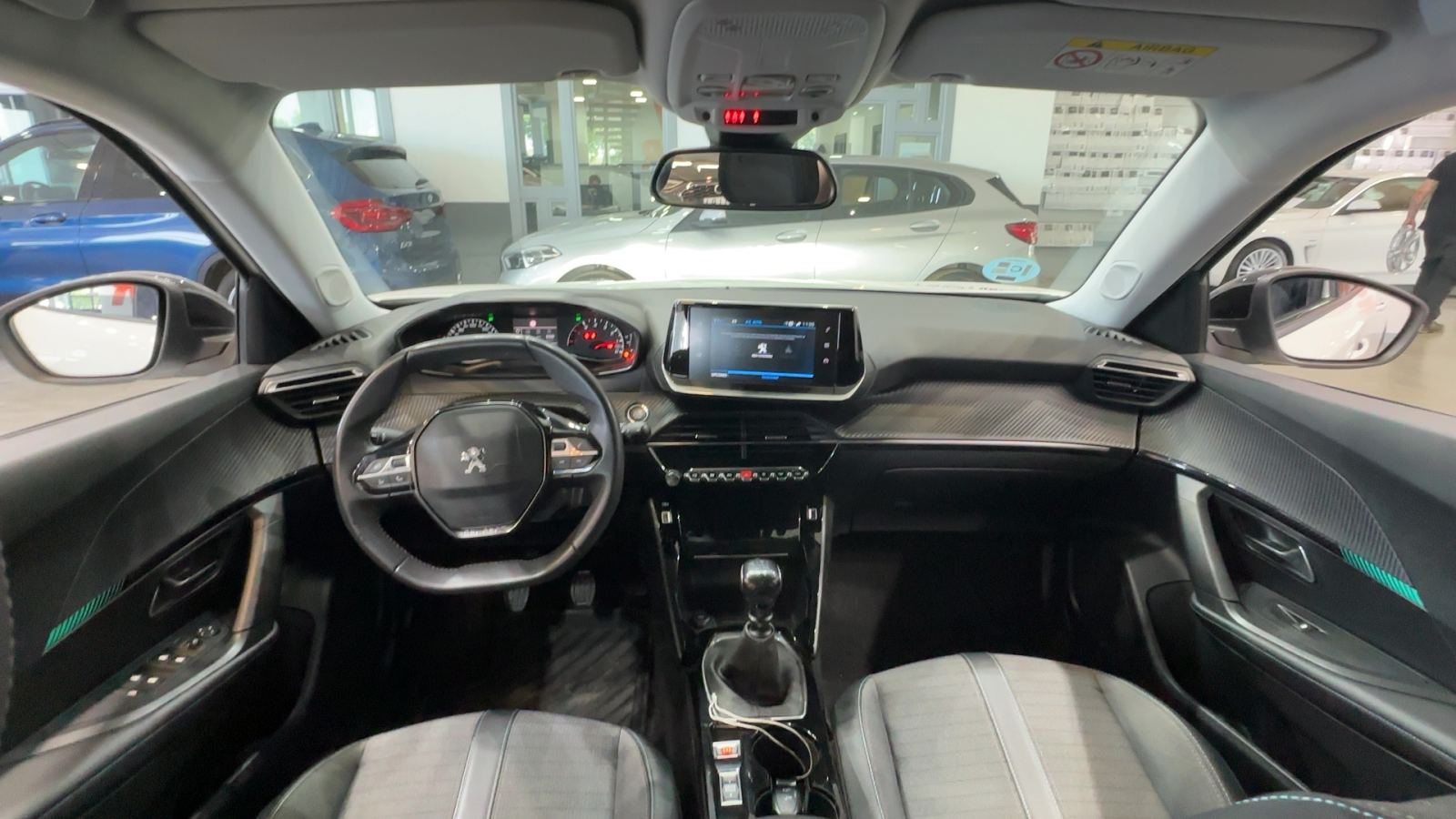 PEUGEOT 2008 — salpicadero y consola central | CSV Motor VALDEFUENTES