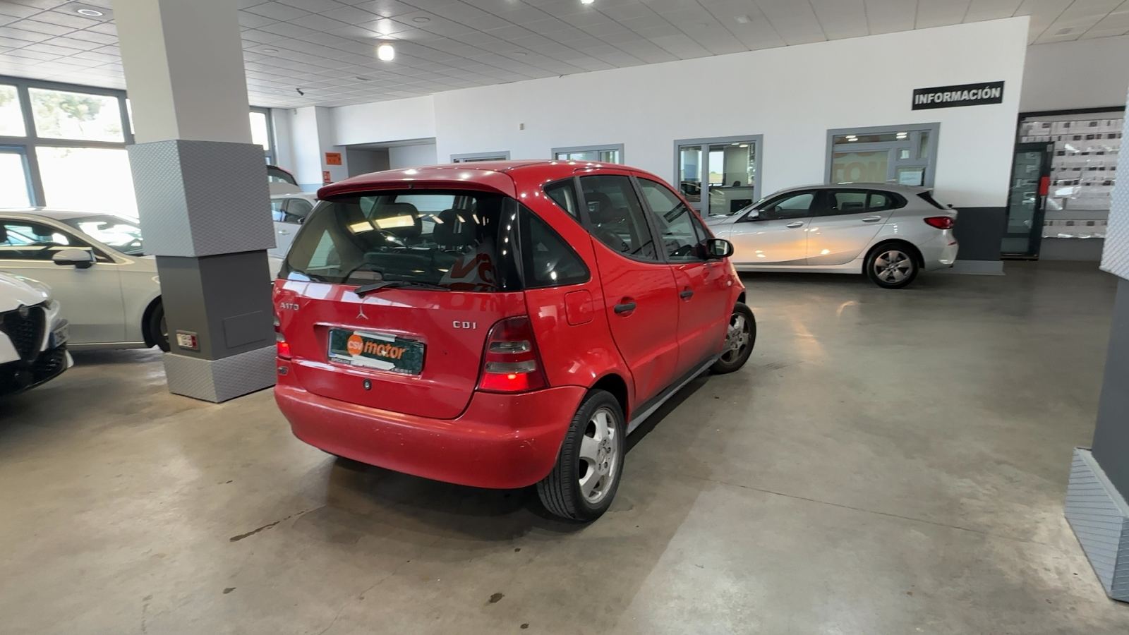 MERCEDES-BENZ — vista 3/4 trasera derecha | CSV Motor VALDEFUENTES