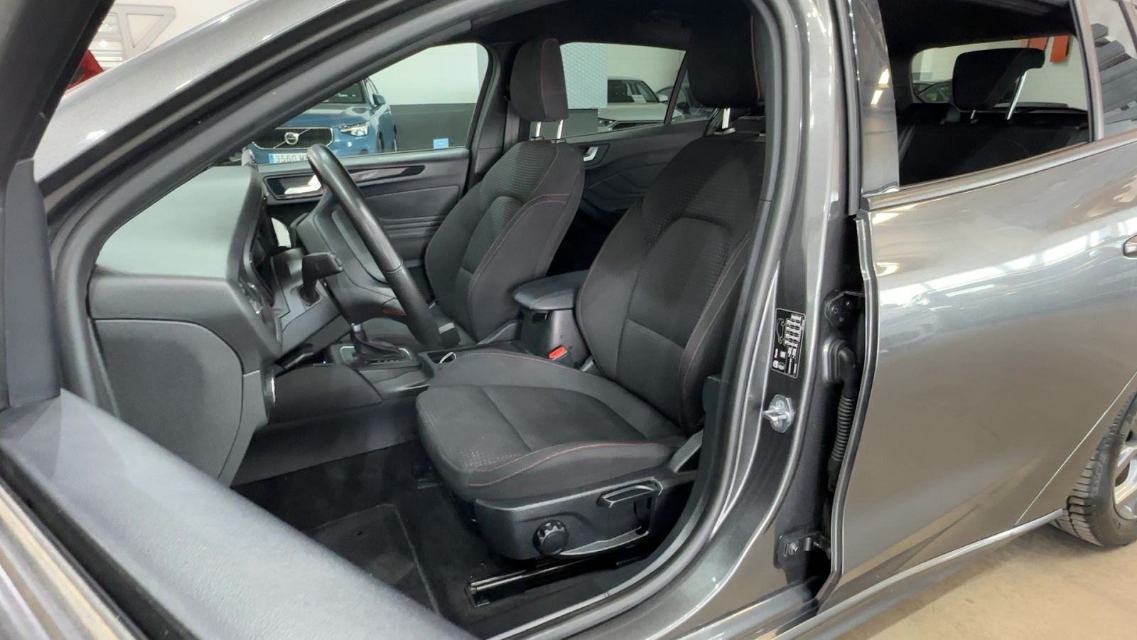 FORD FOCUS — interior asientos delanteros | CSV Motor BARCELONA