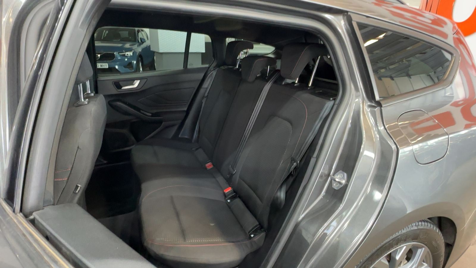 FORD FOCUS — interior asientos traseros | CSV Motor BARCELONA