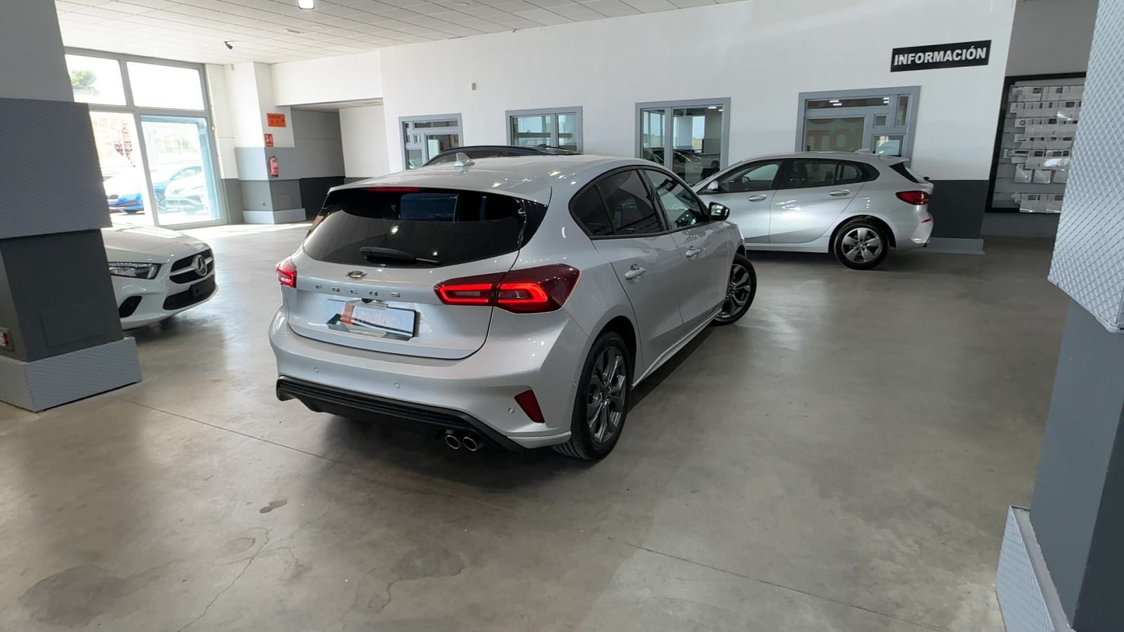FORD FOCUS — vista 3/4 trasera derecha | CSV Motor SEVILLA