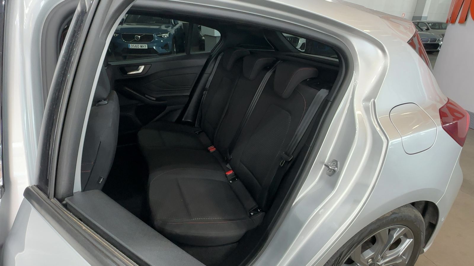 FORD FOCUS — interior asientos traseros | CSV Motor SEVILLA
