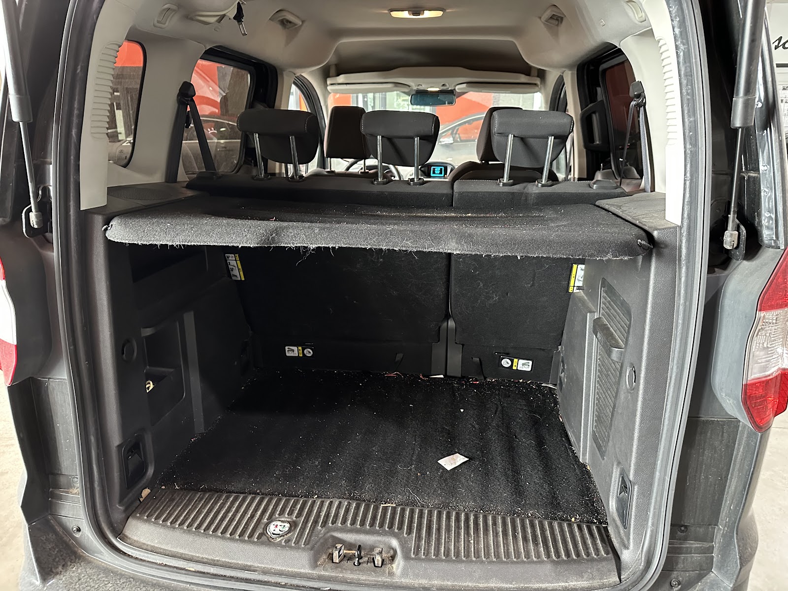Foto 8 de FORD TOURNEO 2018 en venta en CSV Motor VALDEFUENTES