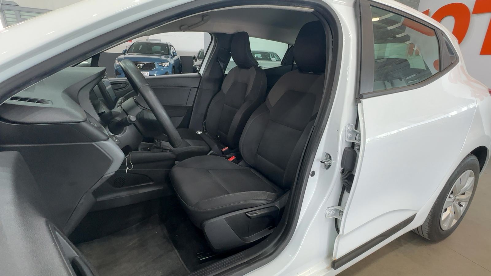 RENAULT CLIO — interior asientos delanteros | CSV Motor BARCELONA