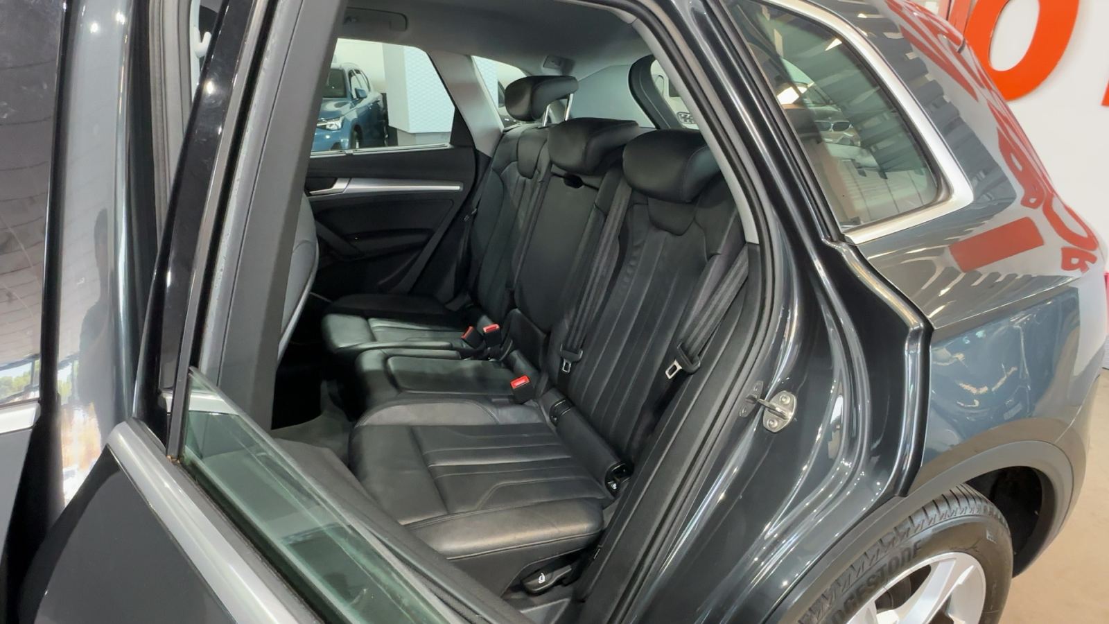 AUDI Q5 — interior asientos traseros | CSV Motor VALDEFUENTES