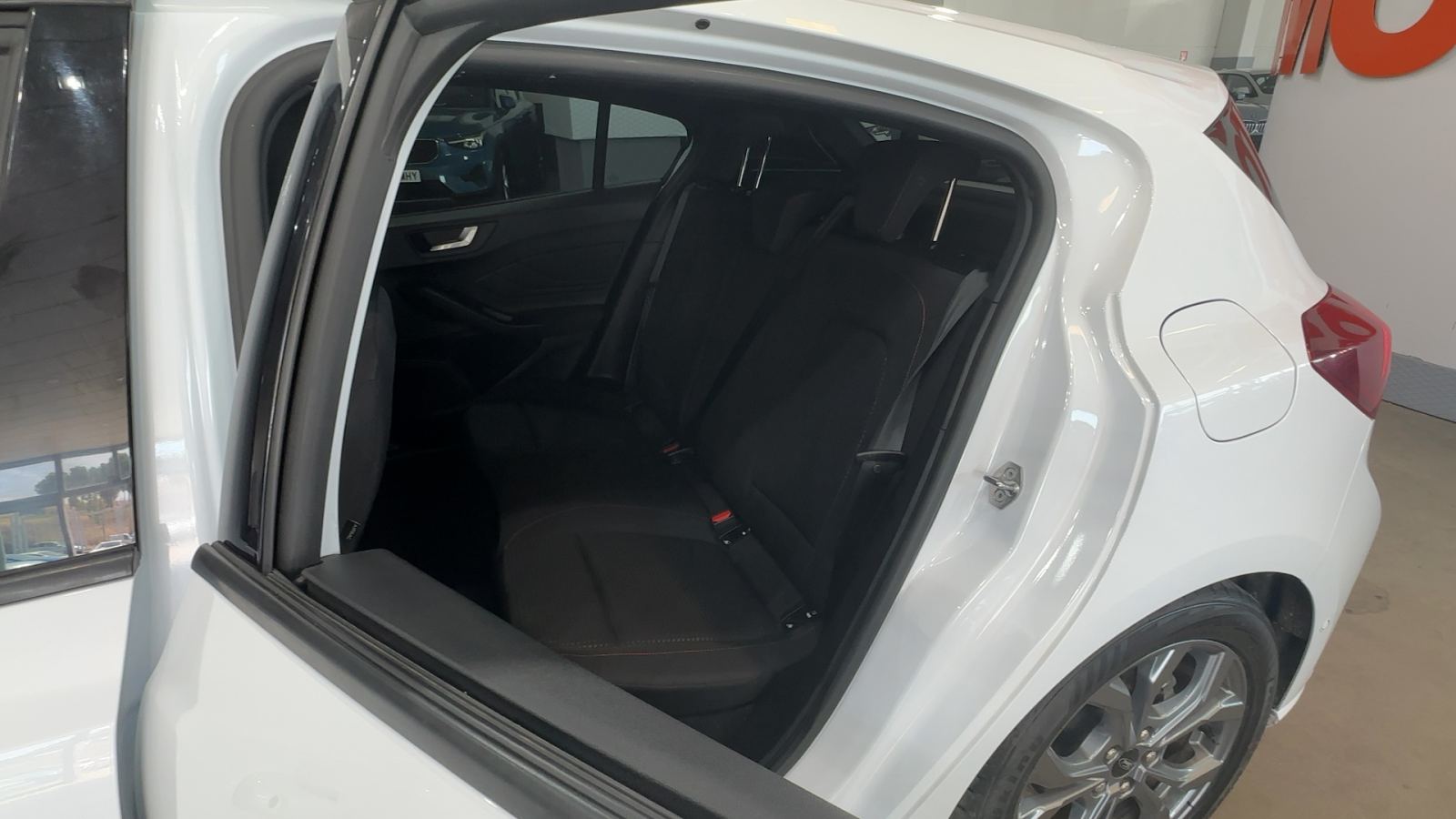 FORD FOCUS — interior asientos traseros | CSV Motor VALDEFUENTES