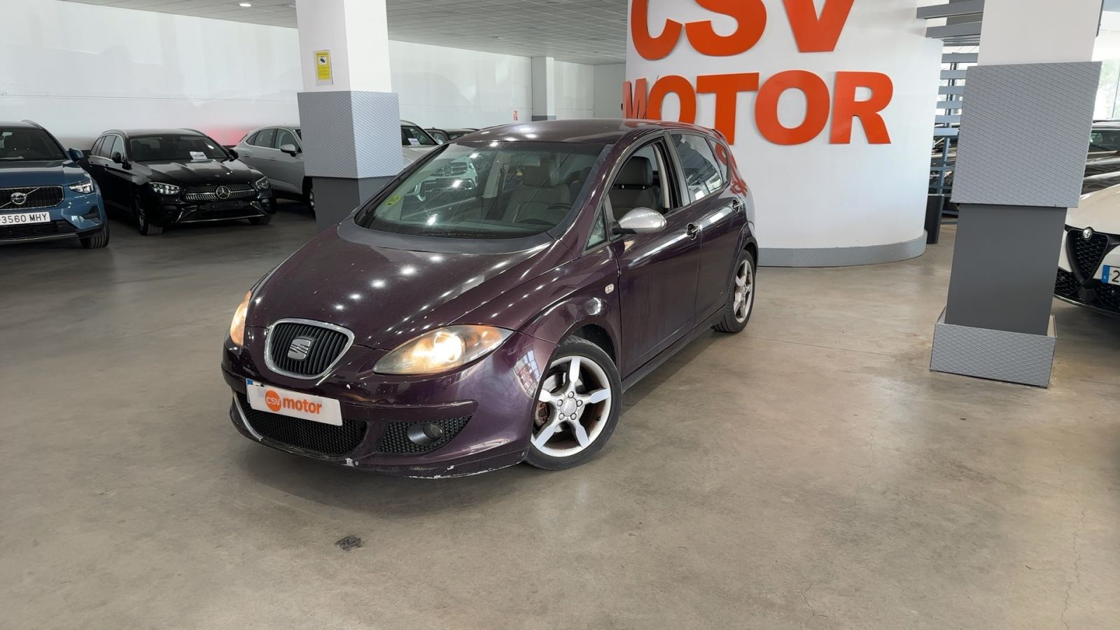 SEAT — vista 3/4 delantera izquierda | CSV Motor VALDEFUENTES
