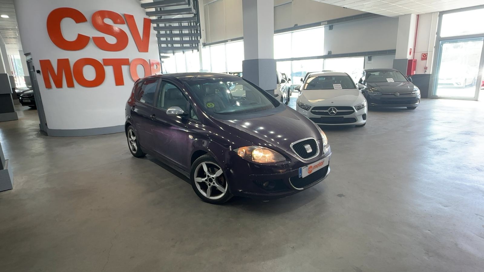 SEAT — vista 3/4 delantera derecha | CSV Motor VALDEFUENTES