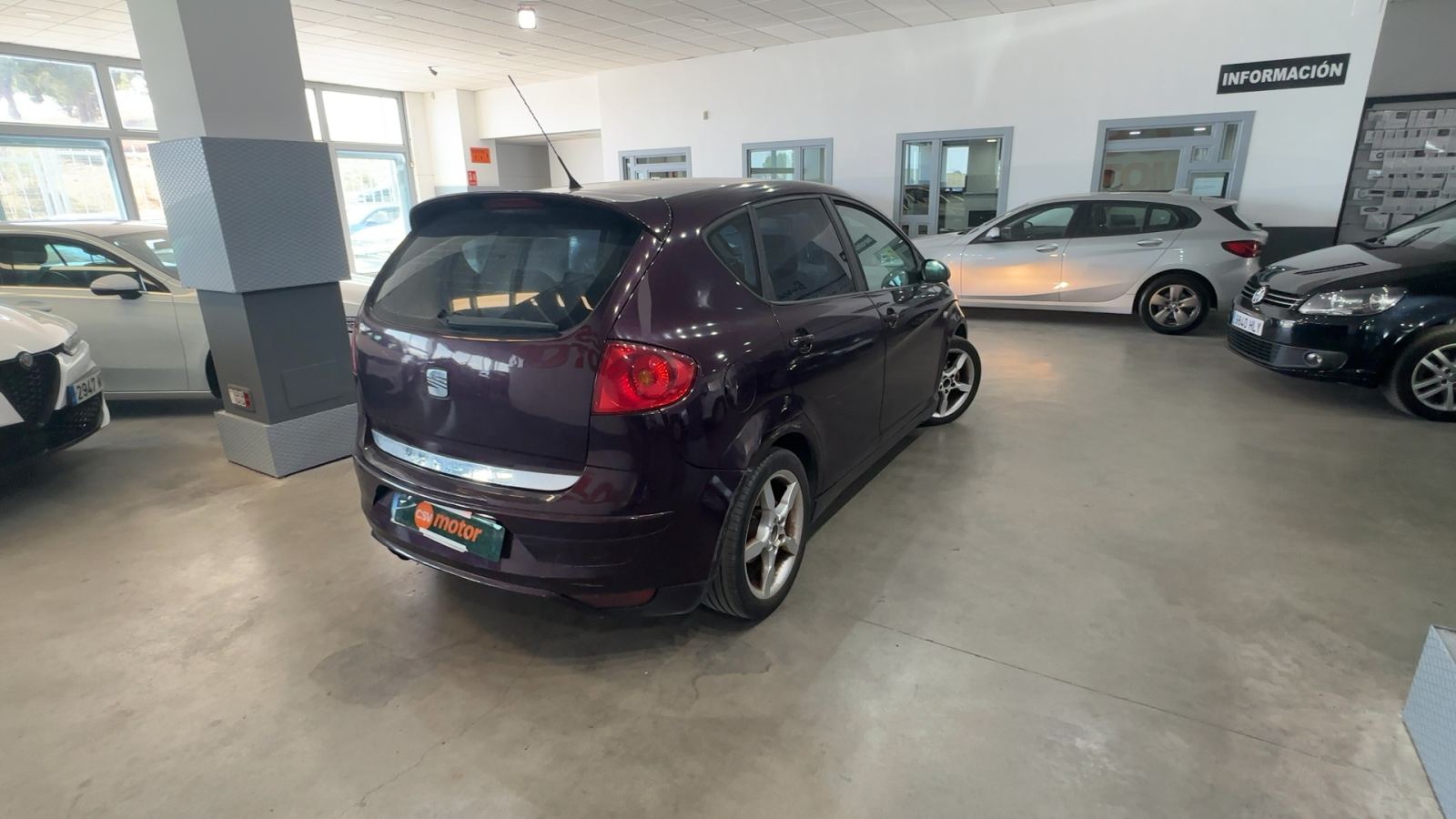 SEAT — vista 3/4 trasera derecha | CSV Motor VALDEFUENTES