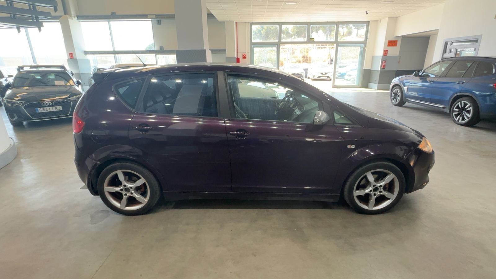 SEAT — perfil lateral derecho | CSV Motor VALDEFUENTES
