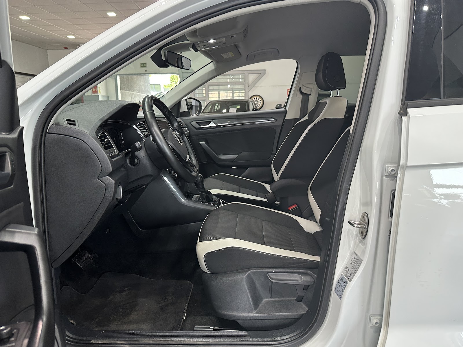 Foto 11 de VOLKSWAGEN T-ROC 2021 en venta en CSV Motor VALDEFUENTES