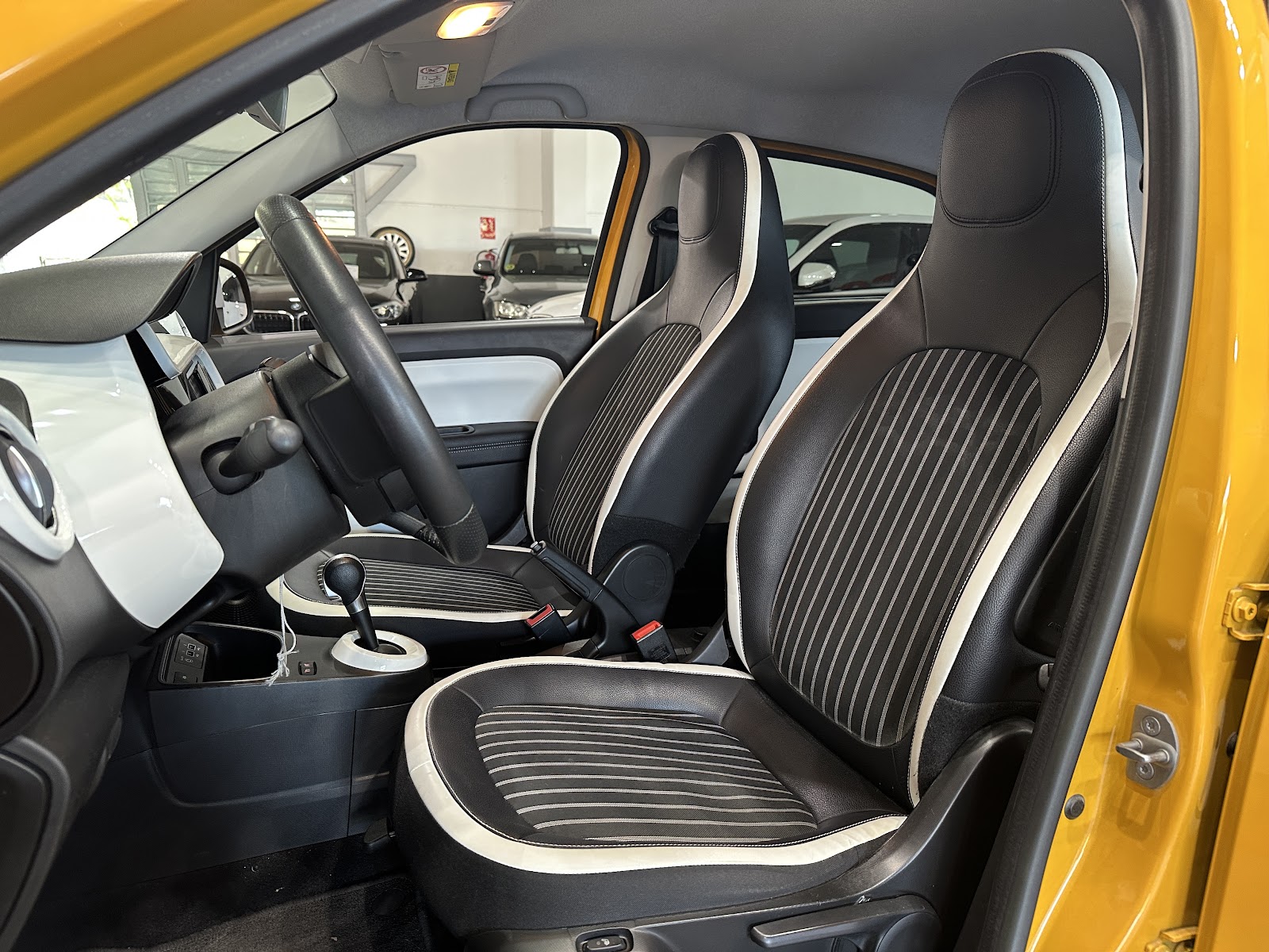 Foto 9 de RENAULT TWINGO 2023 en venta en CSV Motor BILBAO