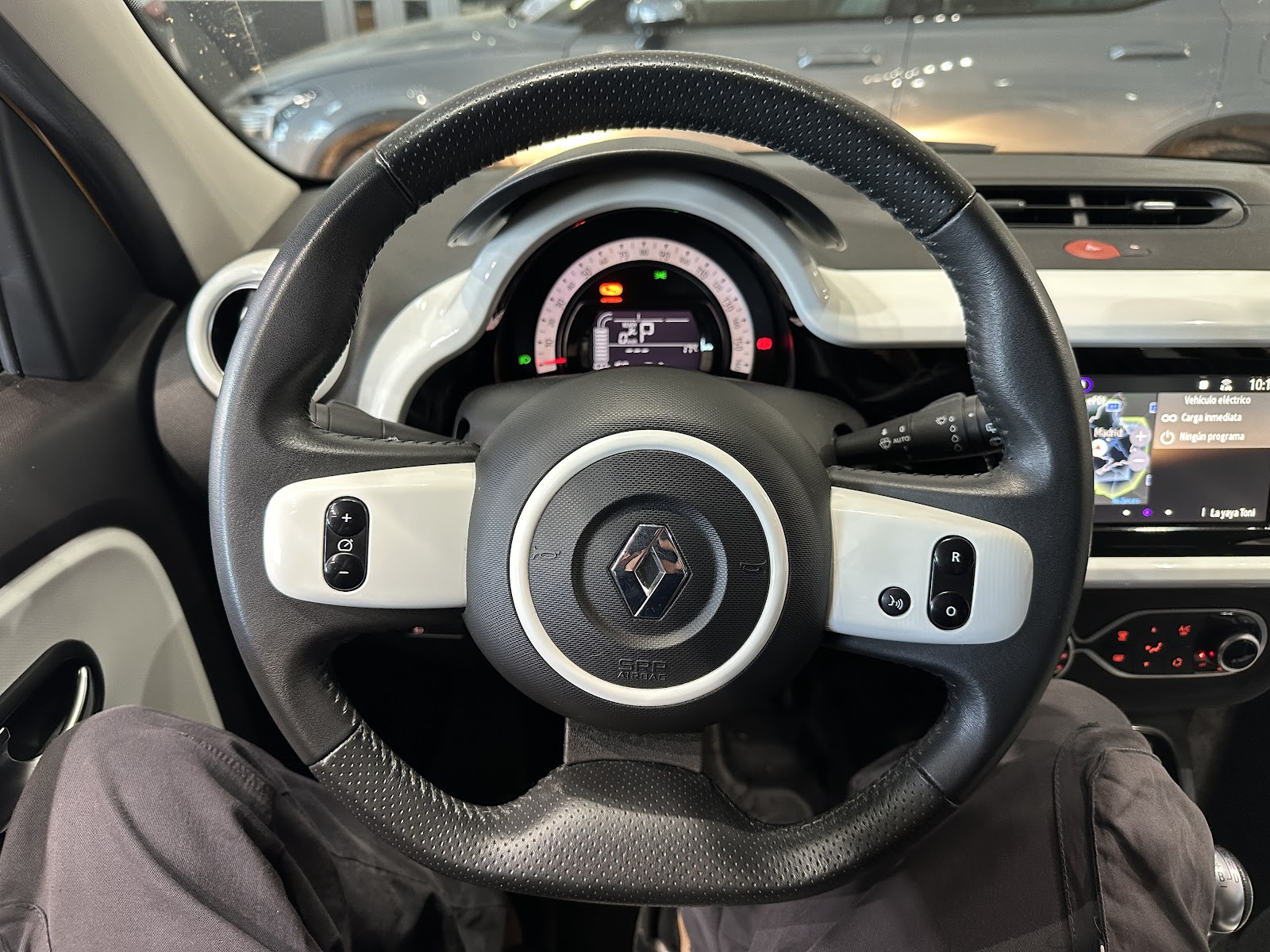 Foto 12 de RENAULT TWINGO 2023 en venta en CSV Motor BILBAO