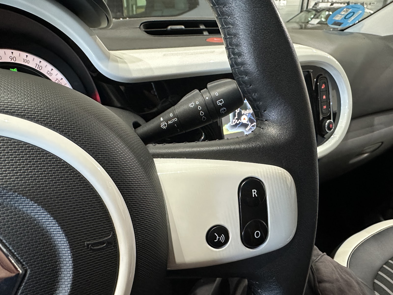 Foto 14 de RENAULT TWINGO 2023 en venta en CSV Motor BILBAO