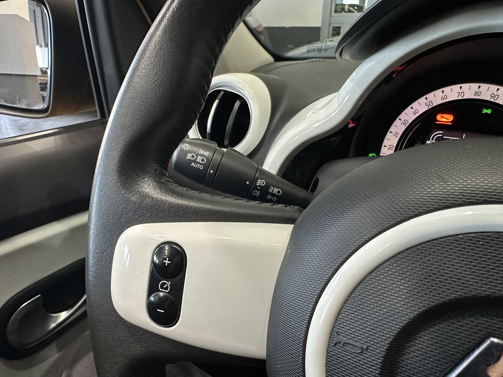 Foto 15 de RENAULT TWINGO 2023 en venta en CSV Motor BILBAO