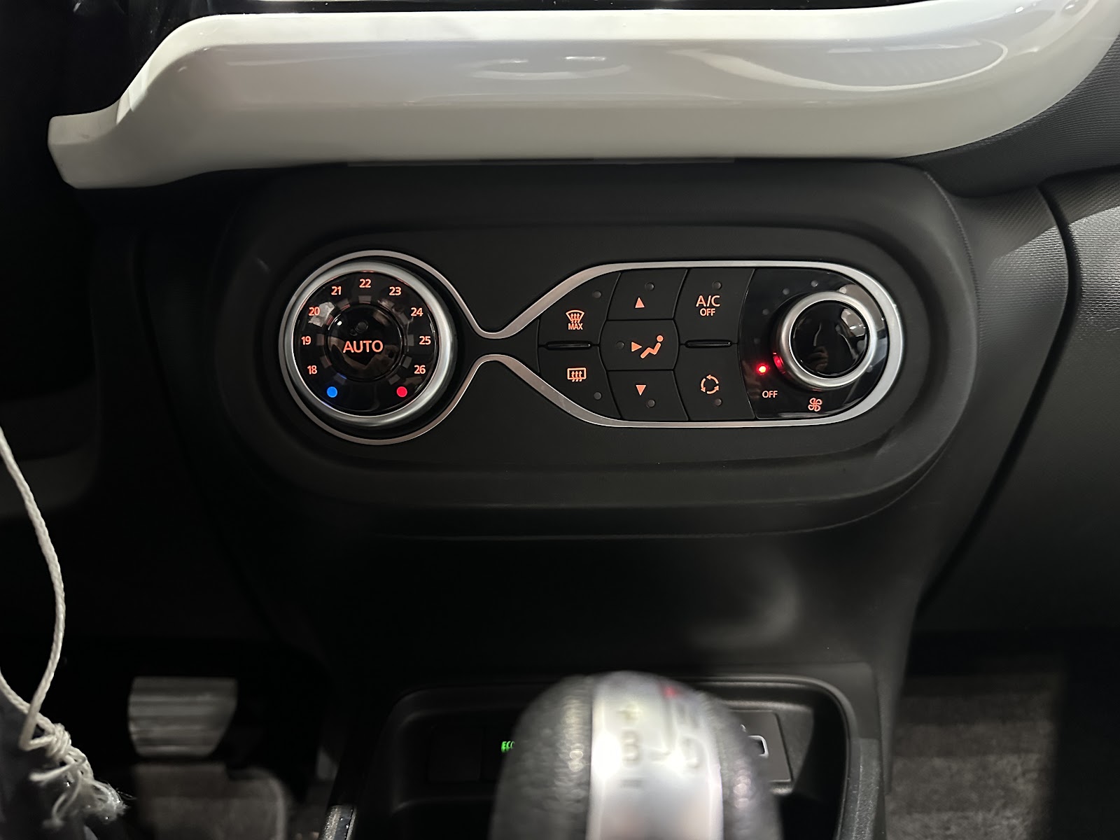 Foto 18 de RENAULT TWINGO 2023 en venta en CSV Motor BILBAO